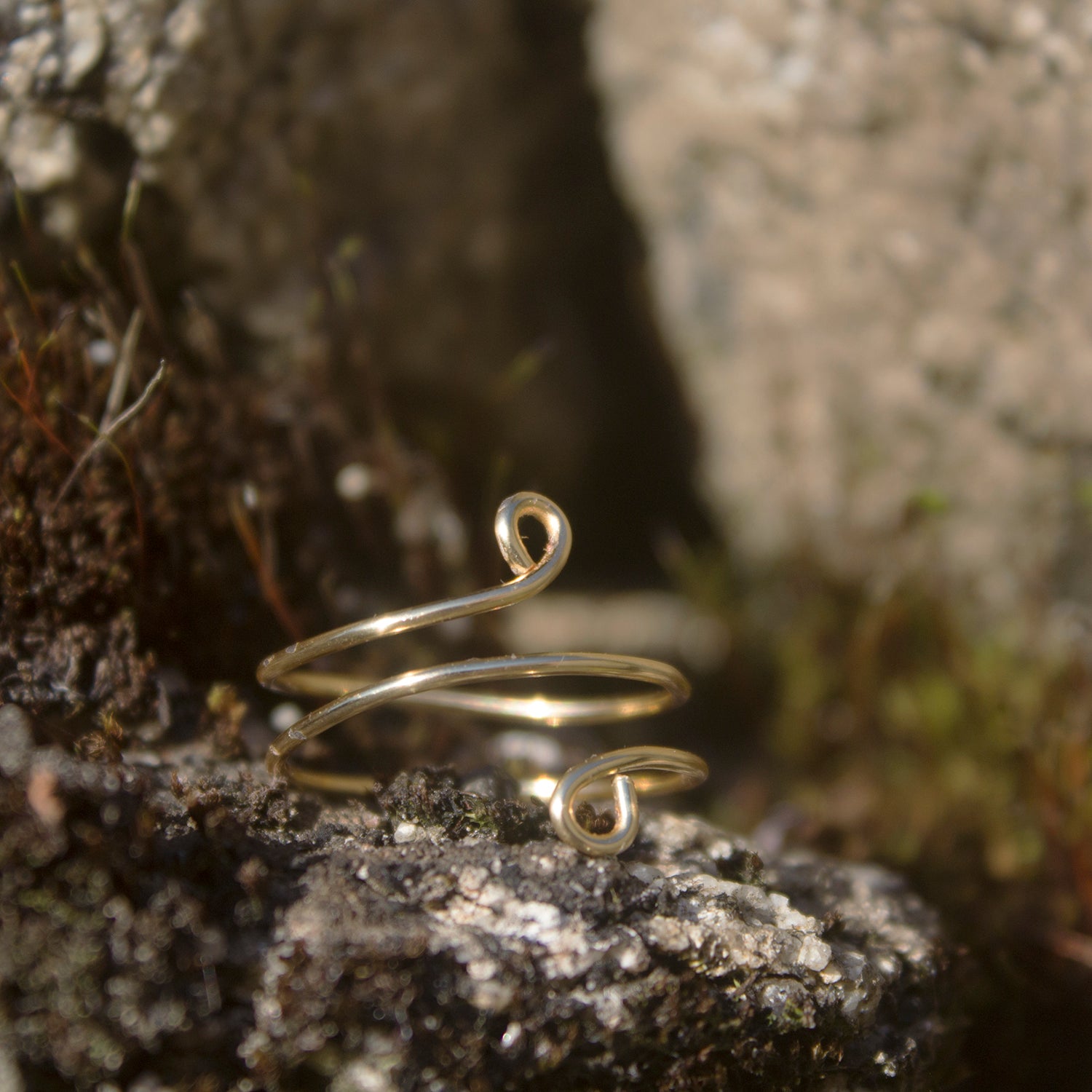 Wire swirl ring